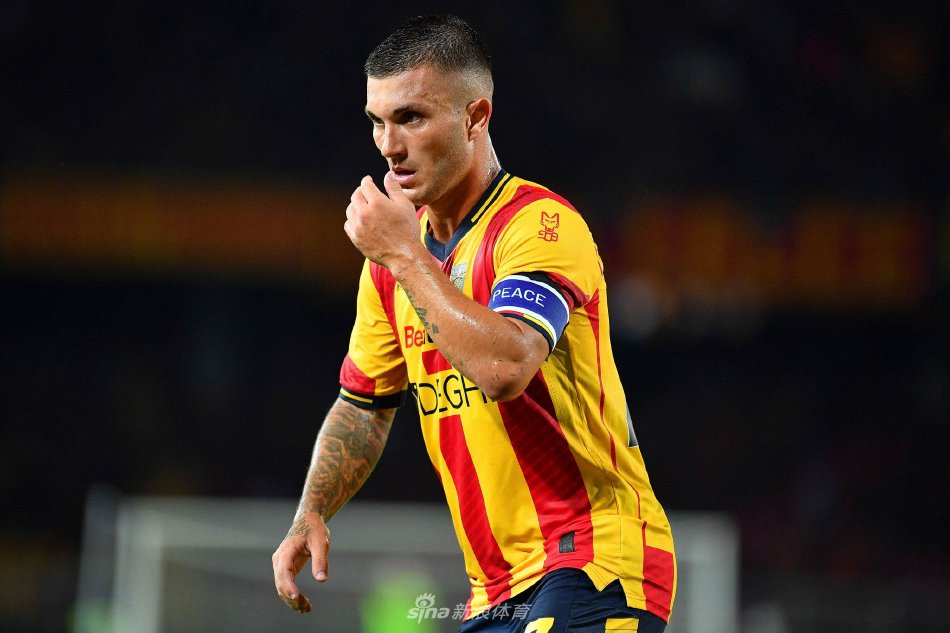 仅展现了两 仅展现了两