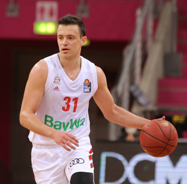 屡创佳绩 屡创佳绩